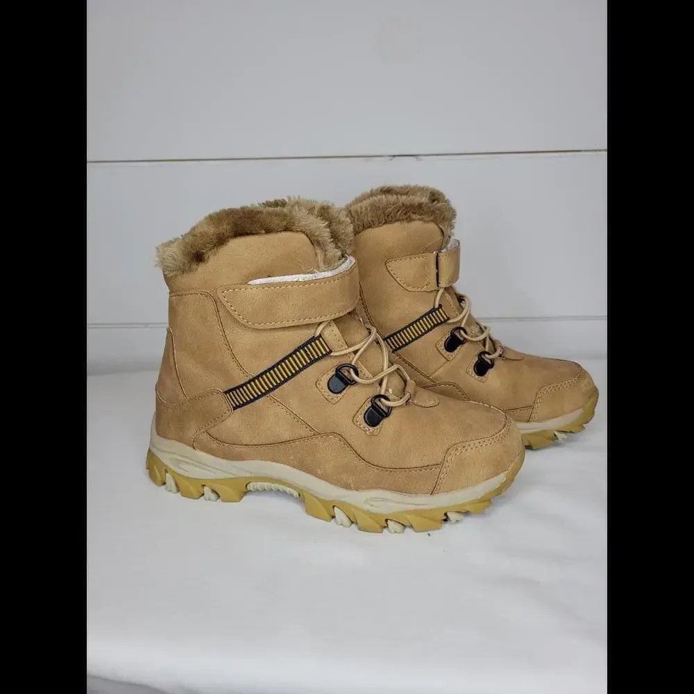 Kids snow boots (non branded) size 2